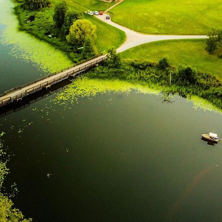 Гостевой дом Poilsio Gyvenviete "Obuoliu Sala" Молетай Экстерьер фото